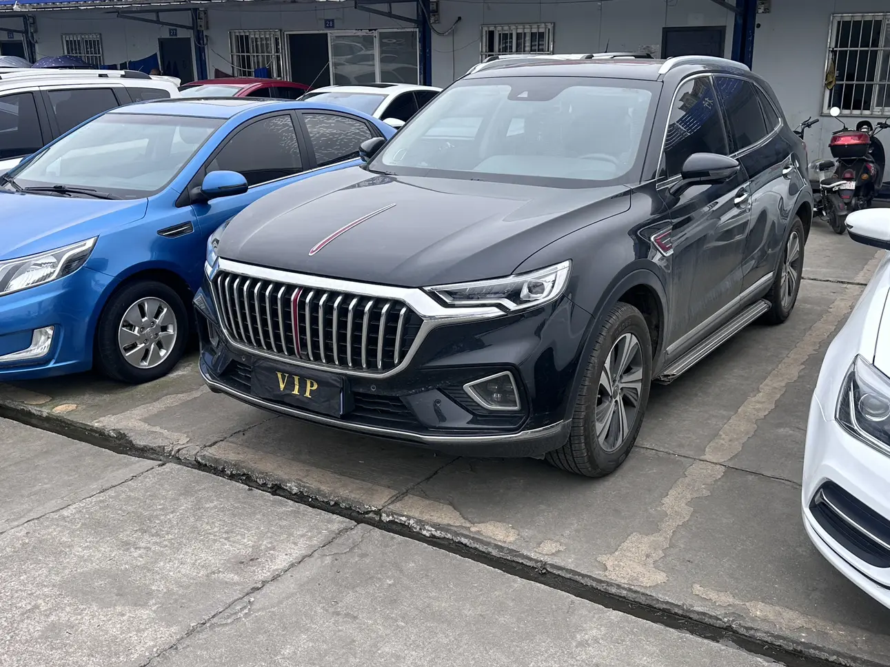 Hongqi HS5  из Китая