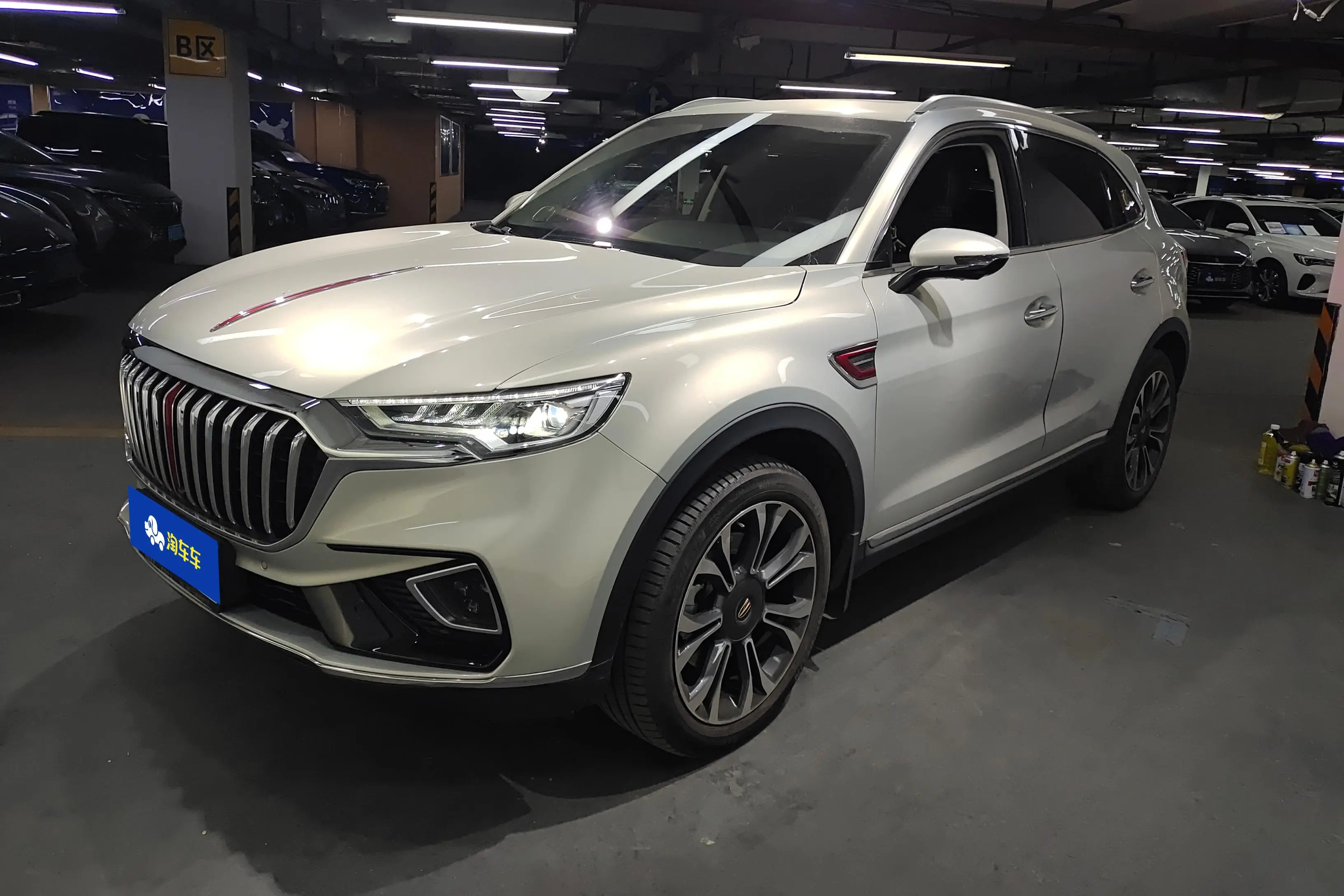 Hongqi HS5  из Китая