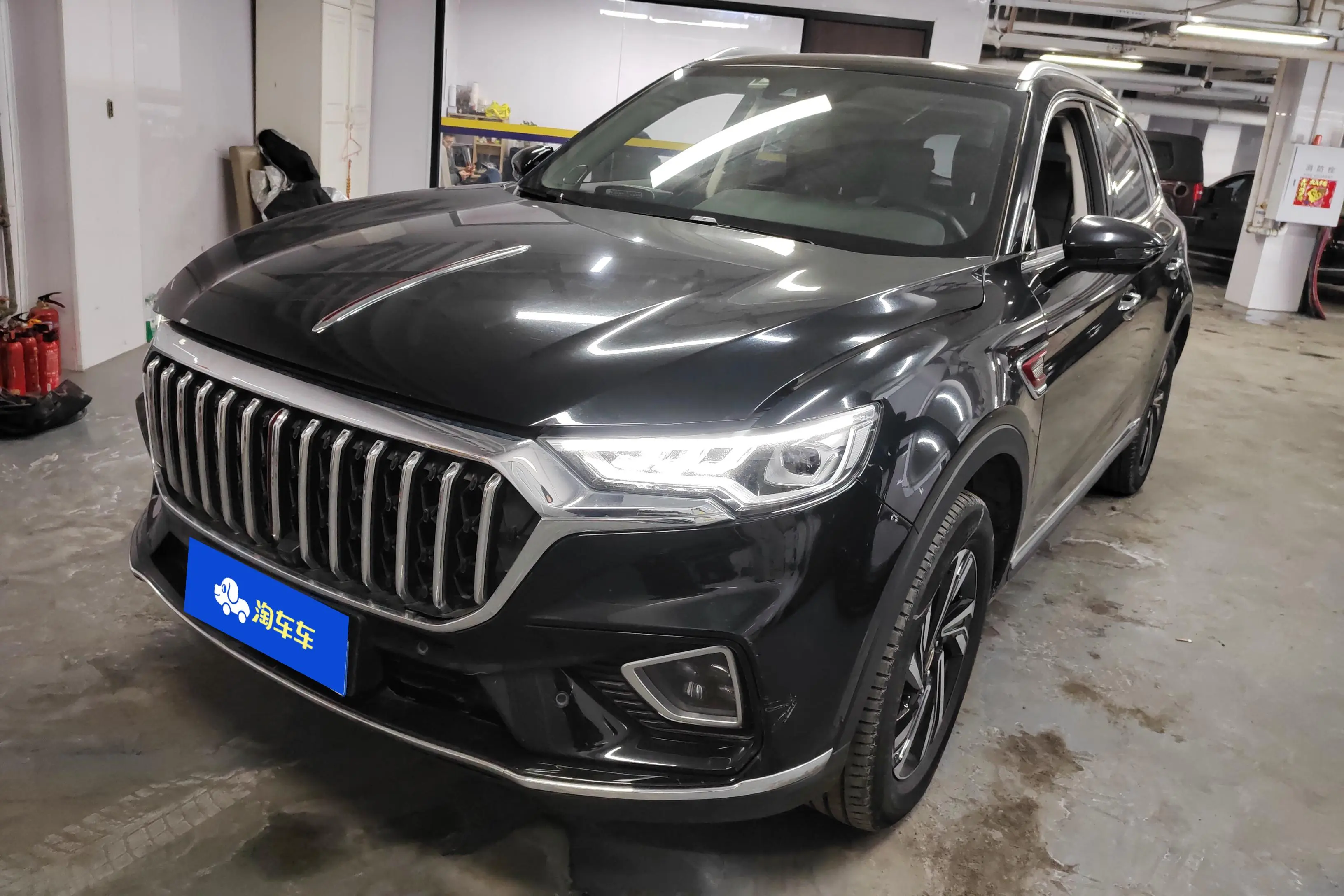 Hongqi HS5  из Китая