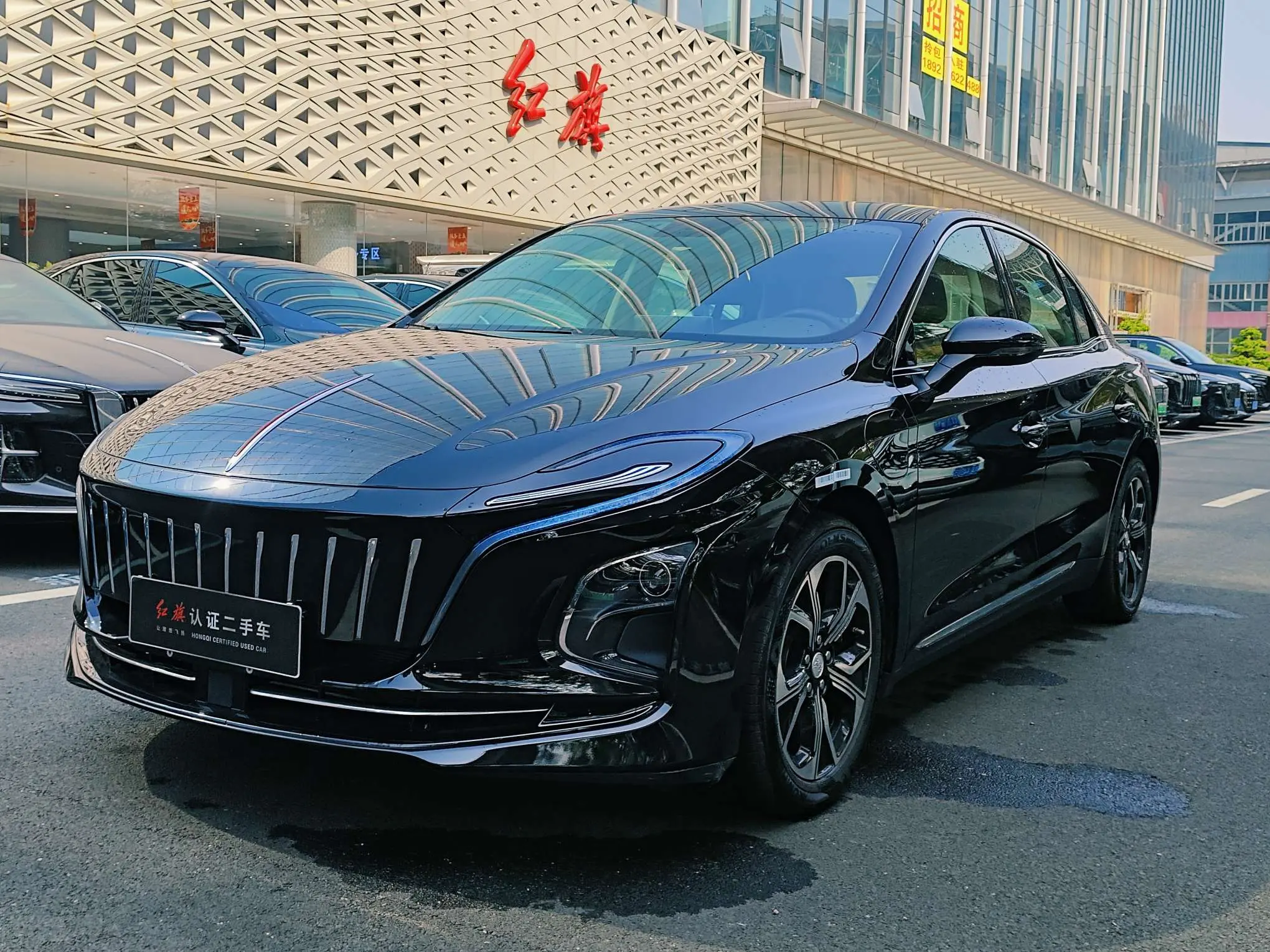 Hongqi E-QM5  из Китая