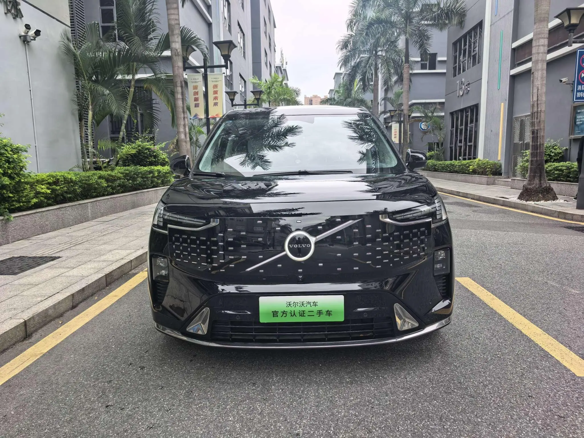 Volvo EM90  из Китая