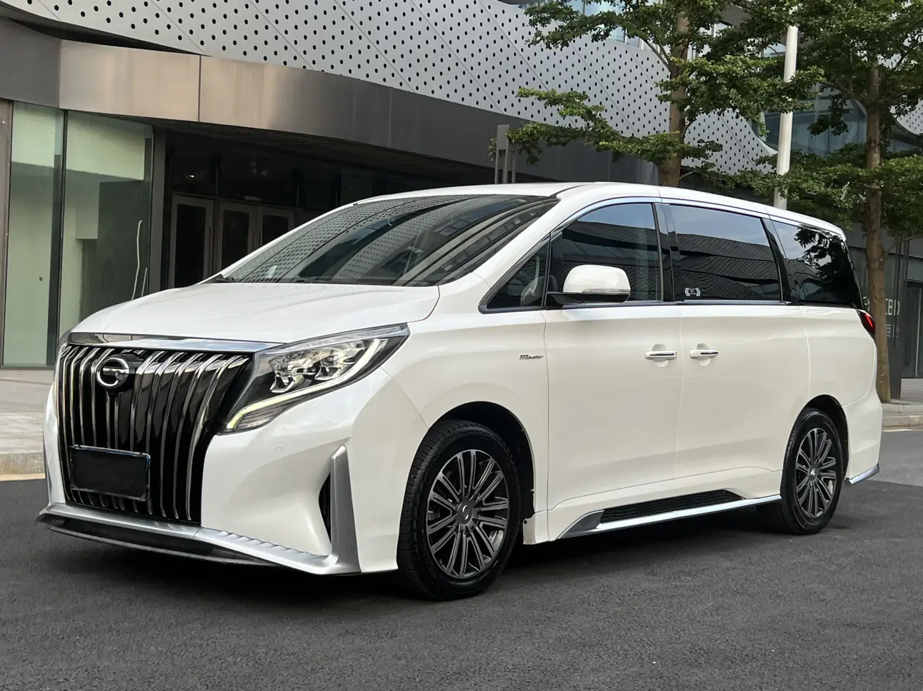 GAC Trumpchi M8  из Китая