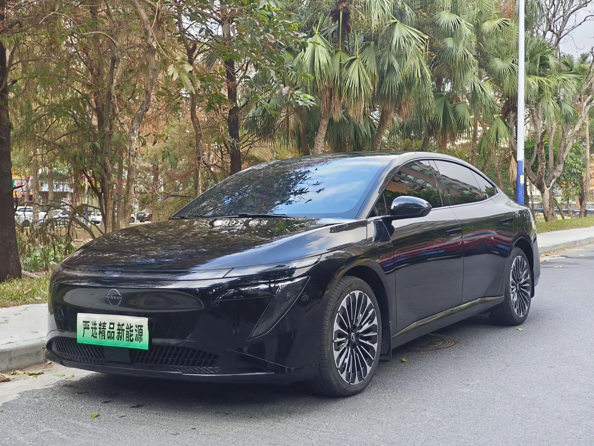 Nissan N7  из Китая