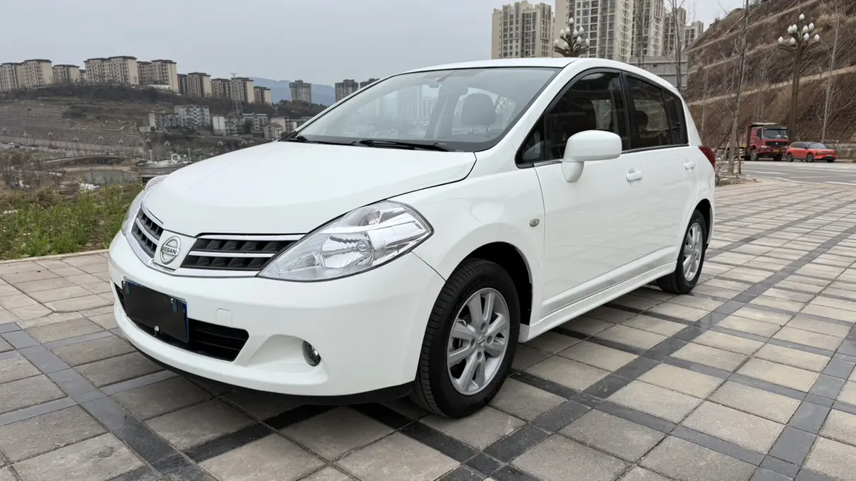 Nissan Tiida  из Китая