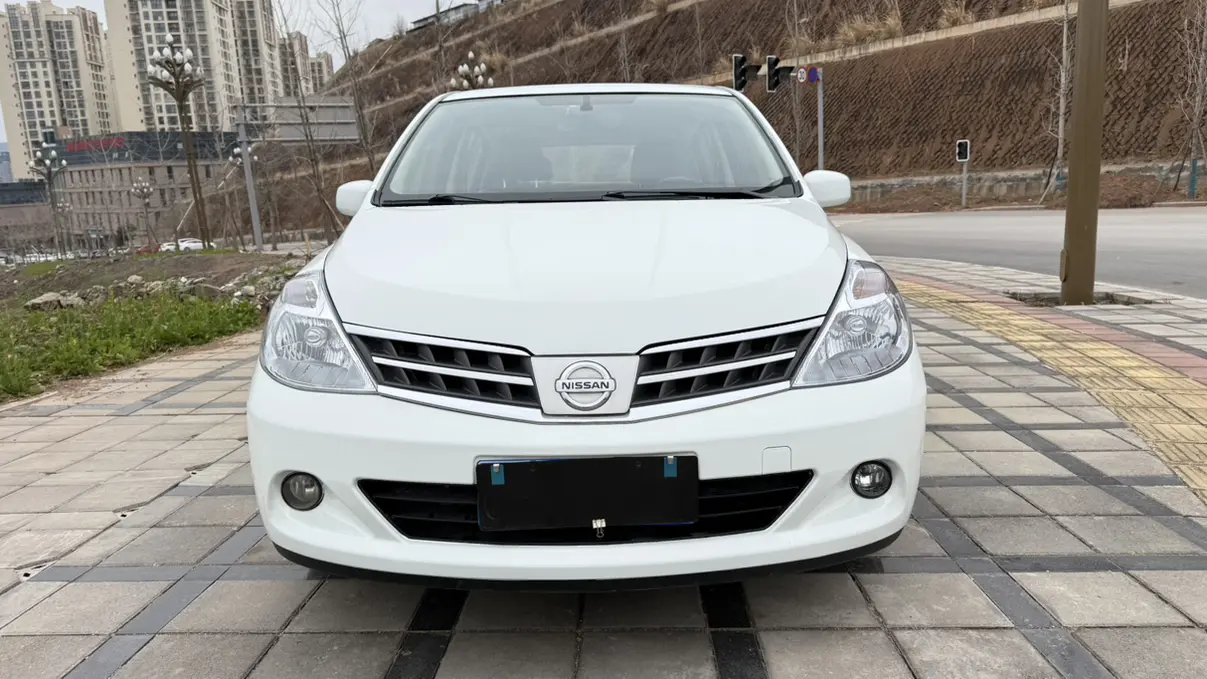 Nissan Tiida  из Китая