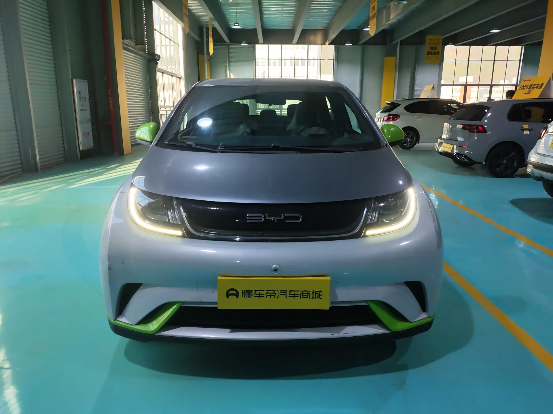 BYD Dolphin  из Китая