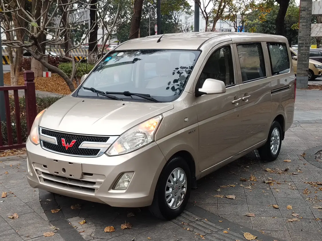 Wuling Rongguang V  из Китая