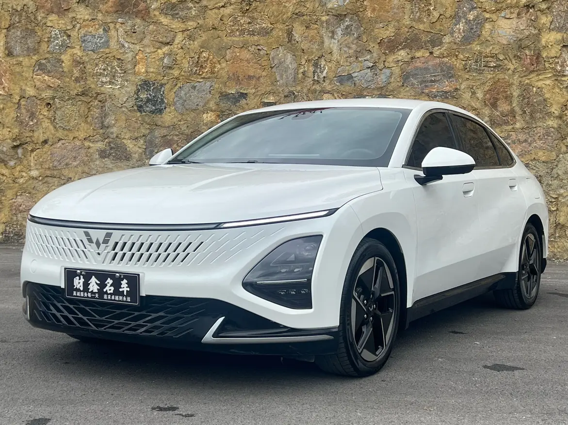 Wuling Starlight PHEV  из Китая