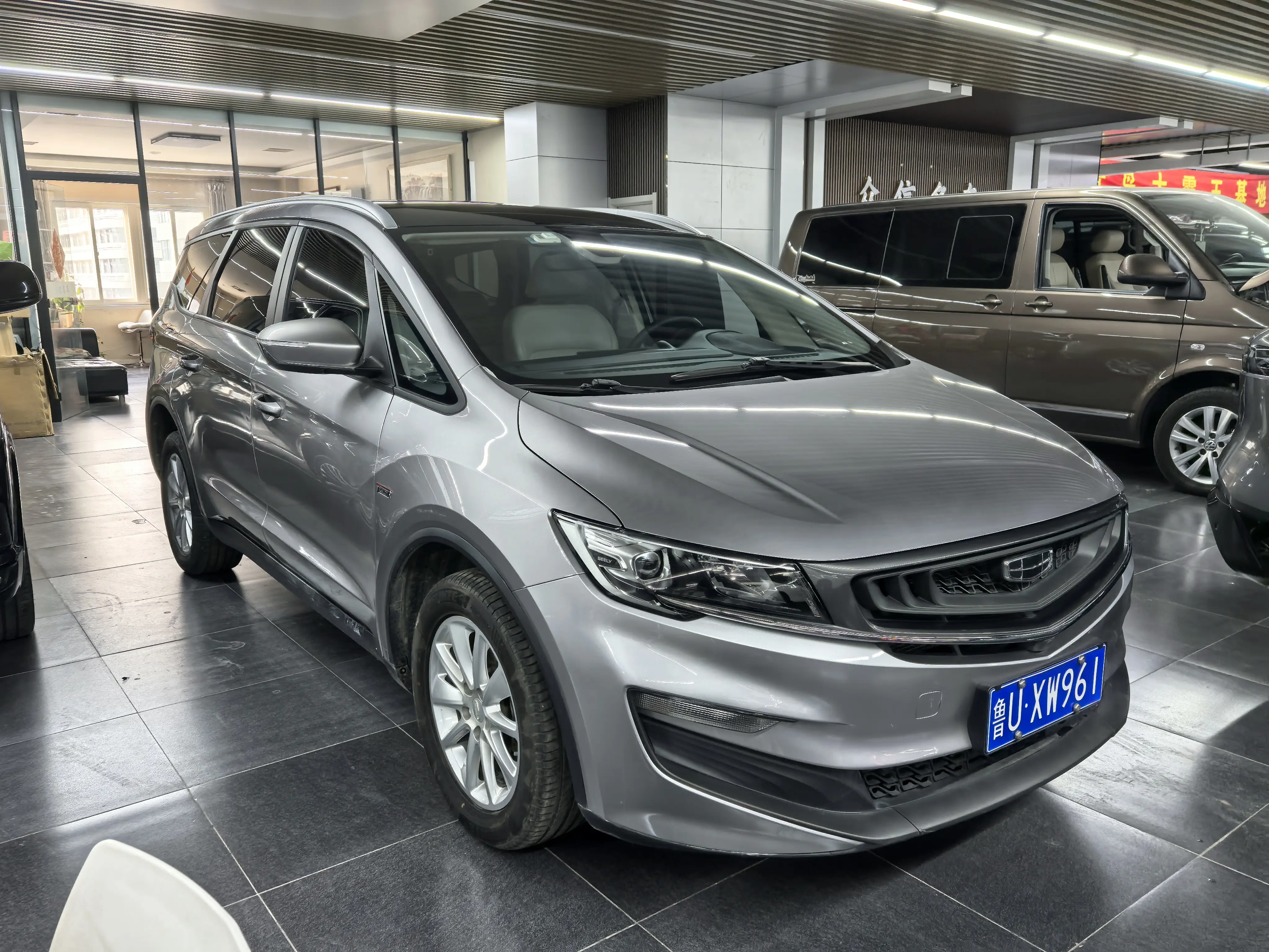 Geely Jiaji  из Китая