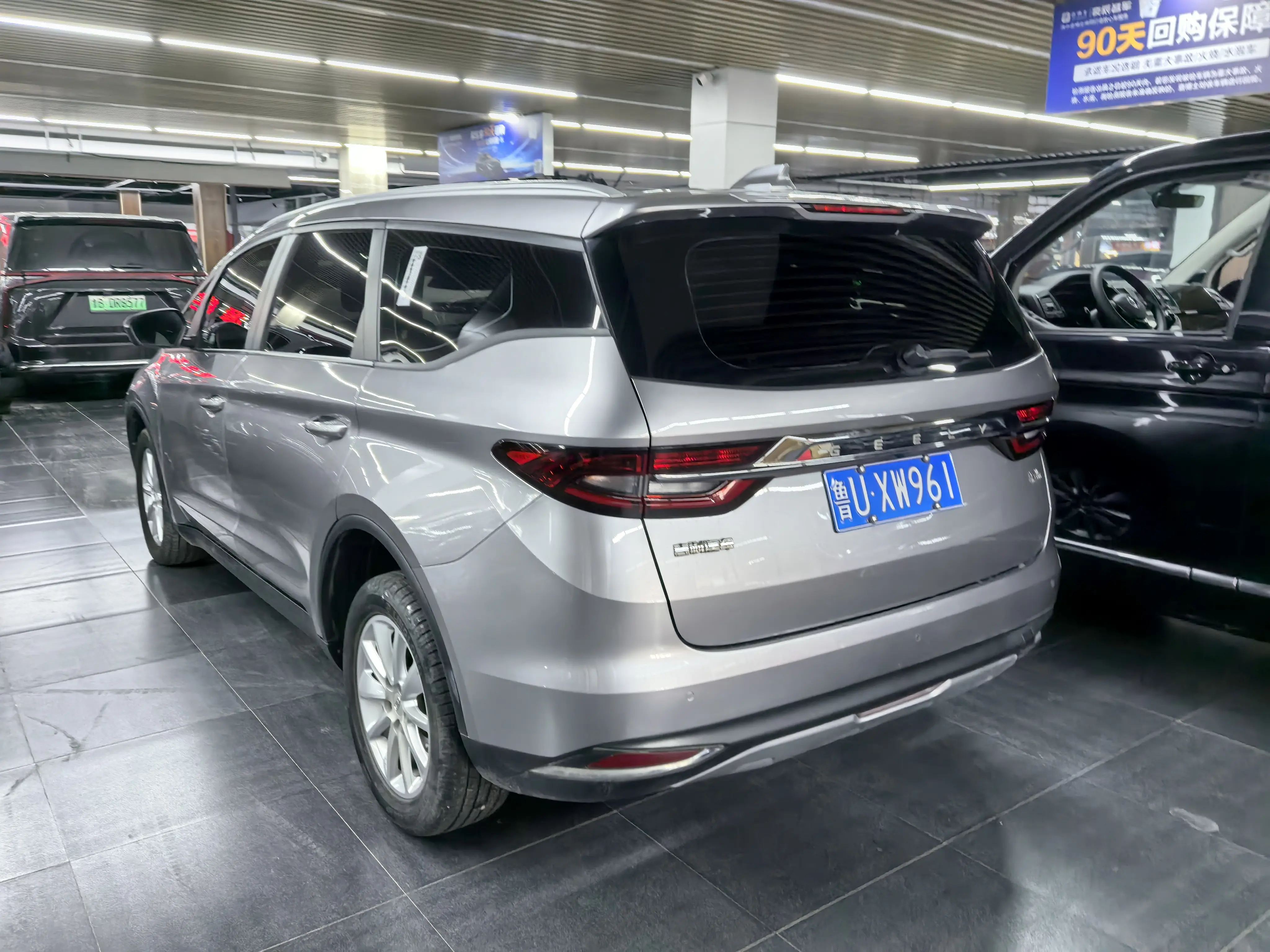 Geely Jiaji  из Китая