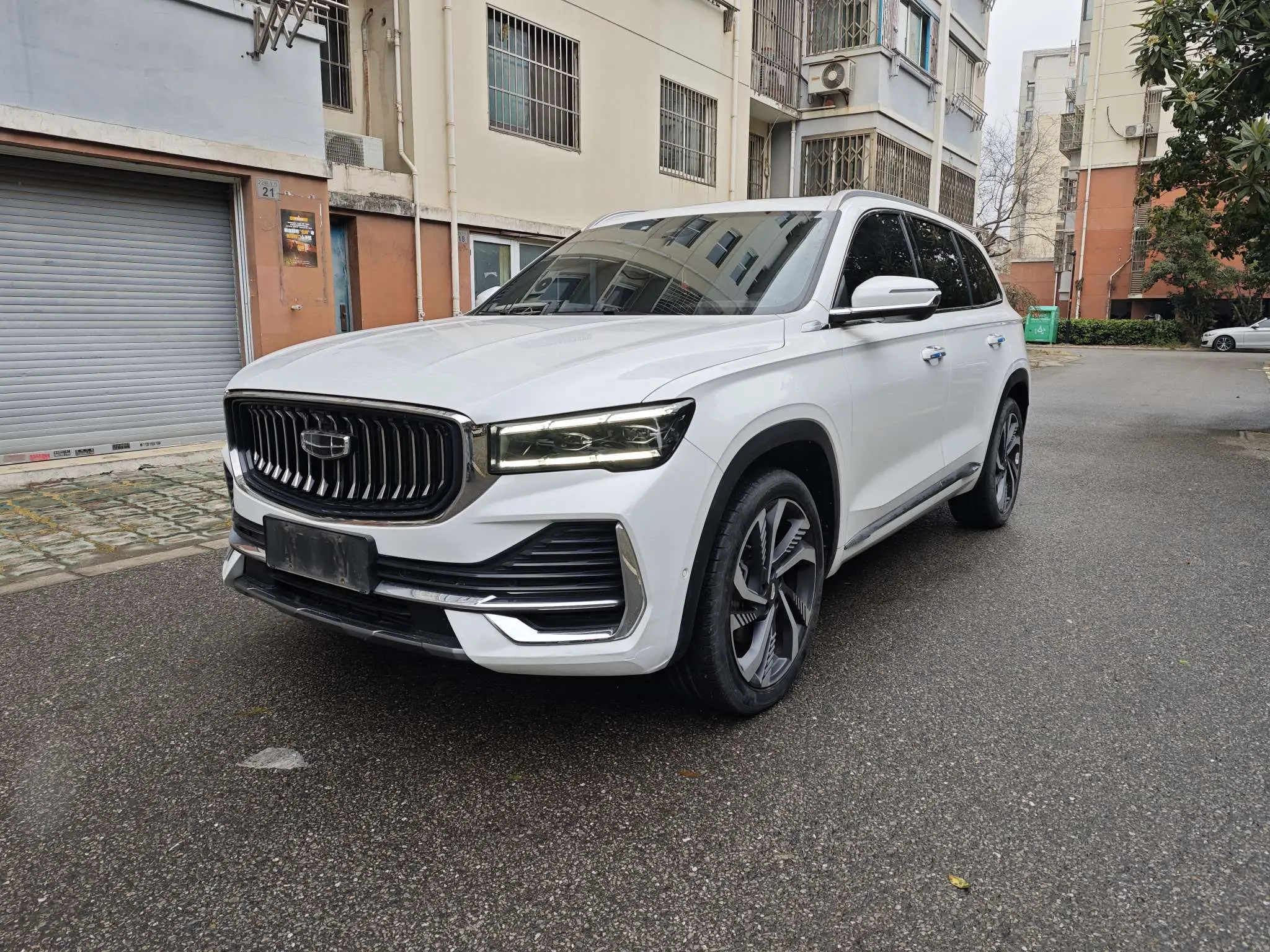 Geely Monjaro (Xingyue L)  из Китая