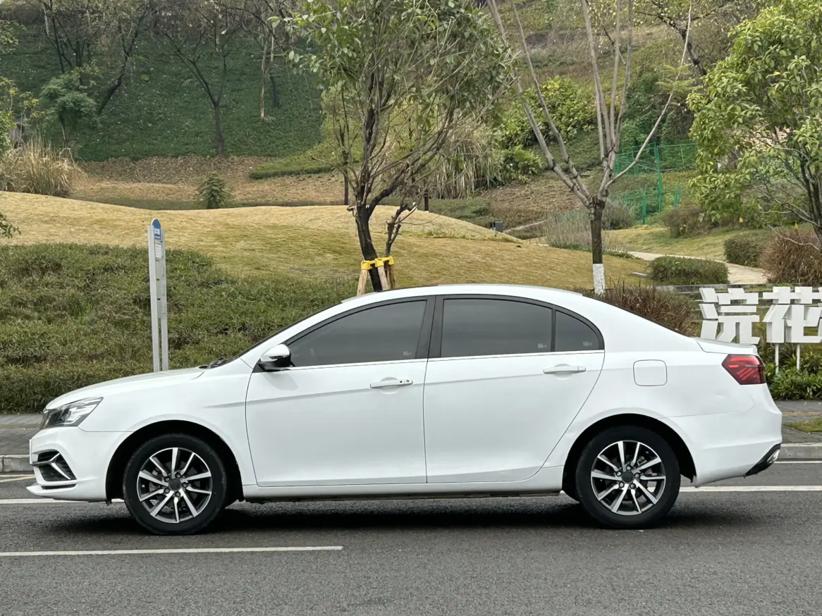 Geely Emgrand  из Китая