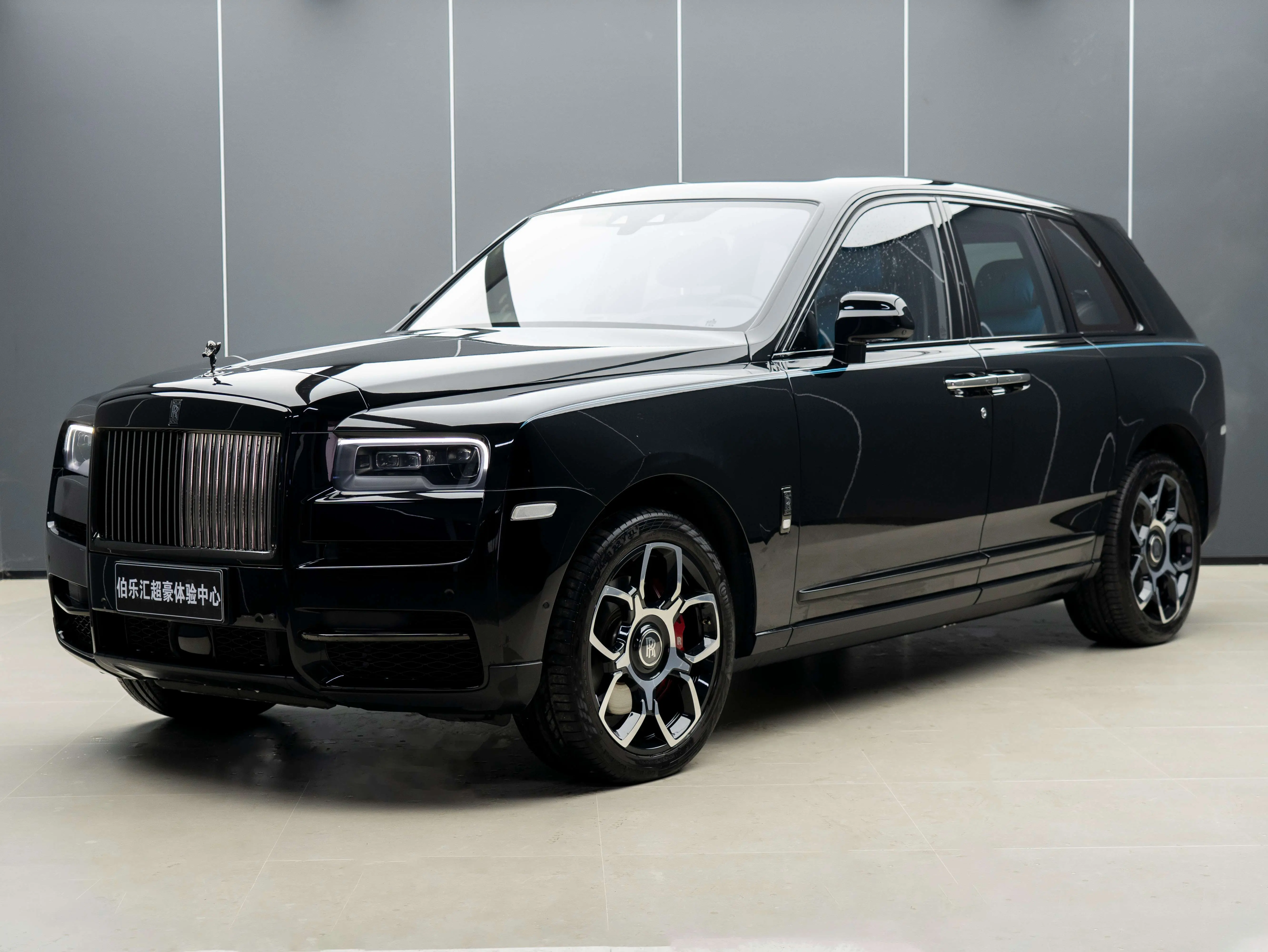 Rolls Royce Cullinan  из Китая
