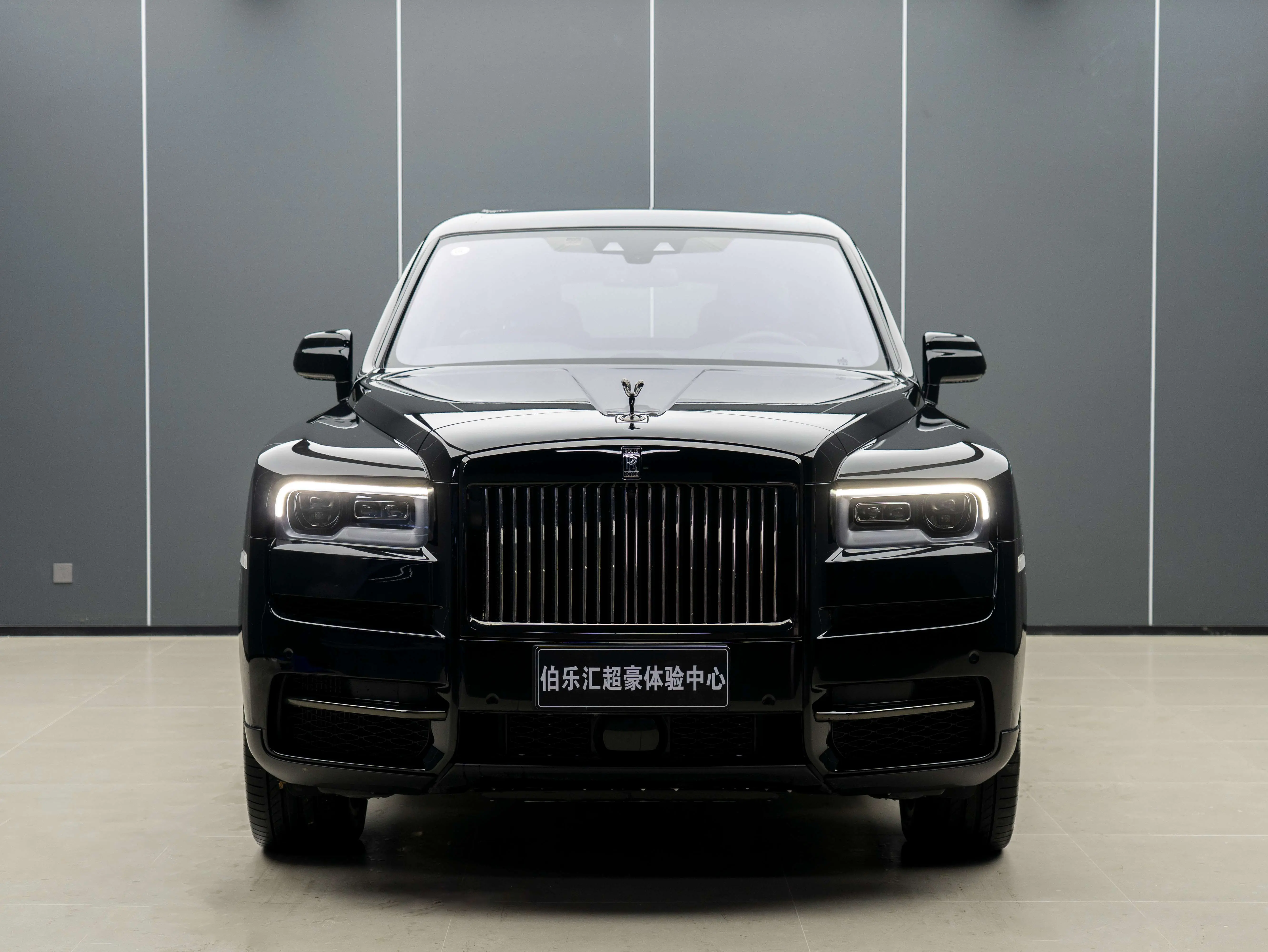Rolls Royce Cullinan  из Китая