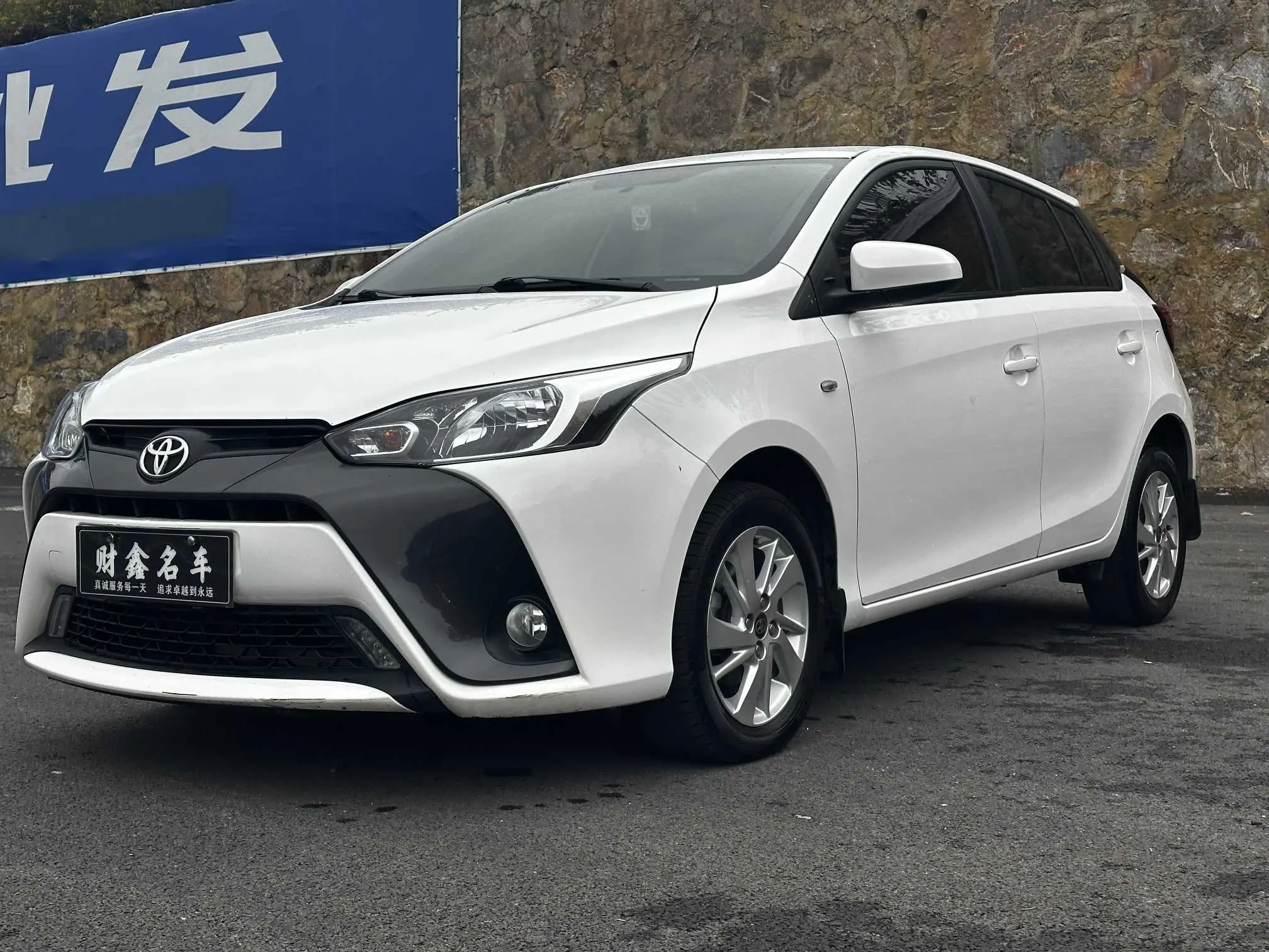 Toyota Yaris L  из Китая