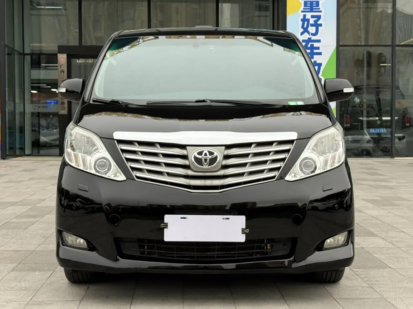 Toyota Alphard (Elfa)  из Китая