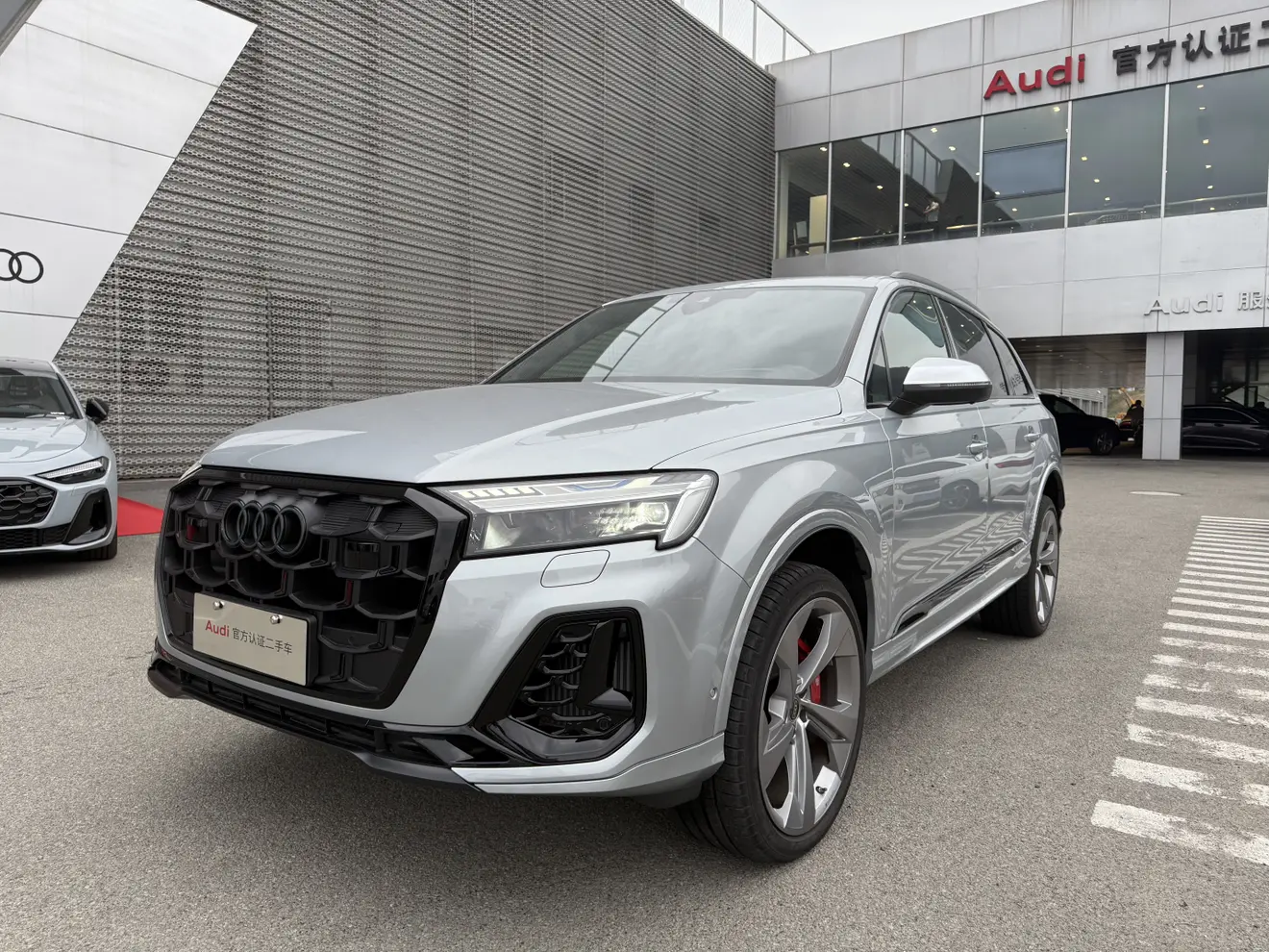 Audi SQ7  из Китая