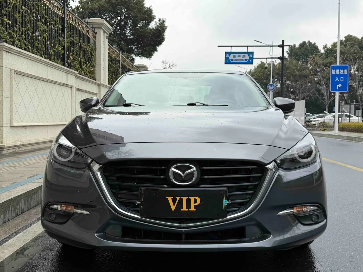 Mazda Axela (Mazda3)  из Китая