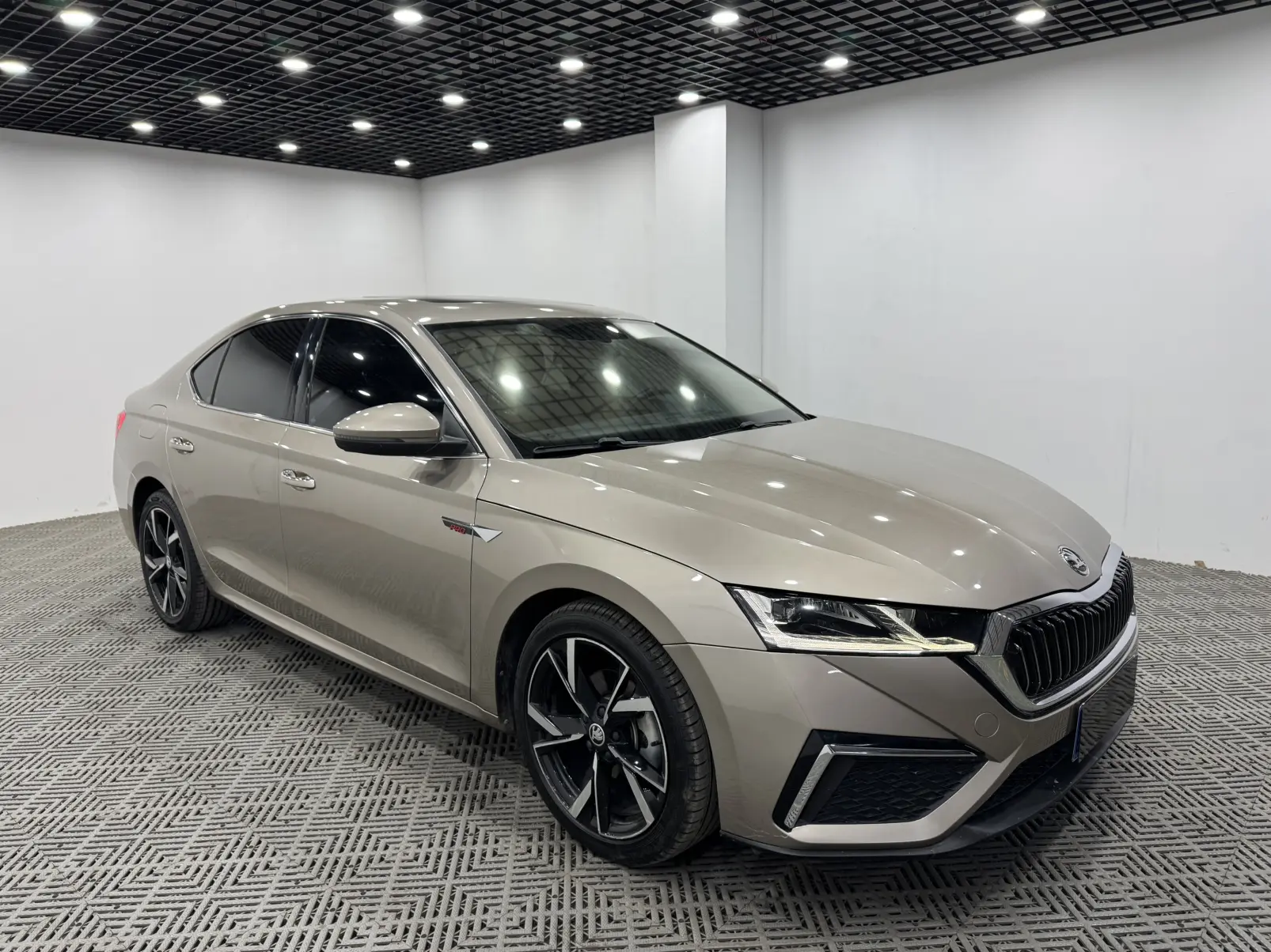 Skoda Octavia  из Китая