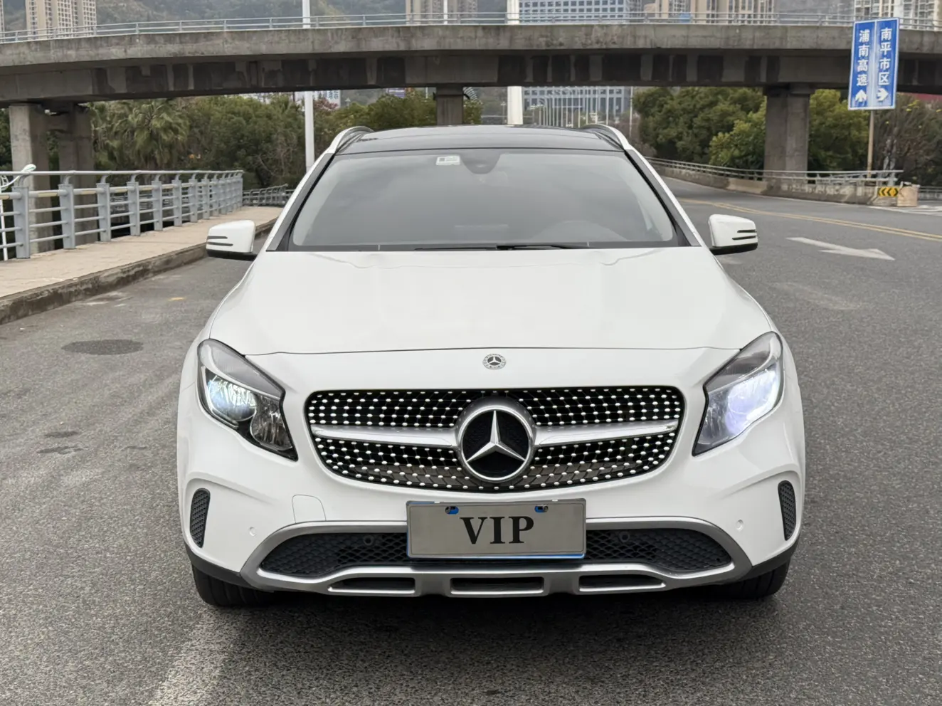 Mercedes-Benz GLA  из Китая