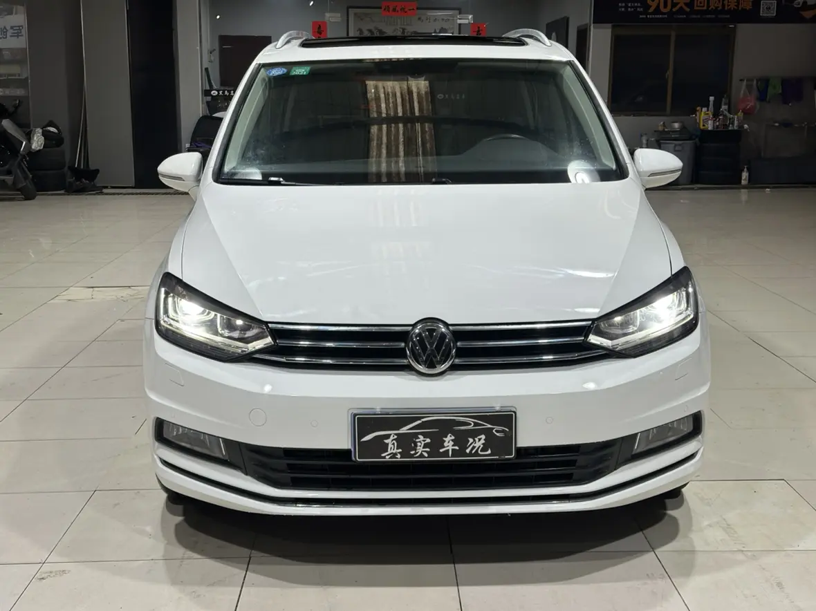 Volkswagen Touran L  из Китая