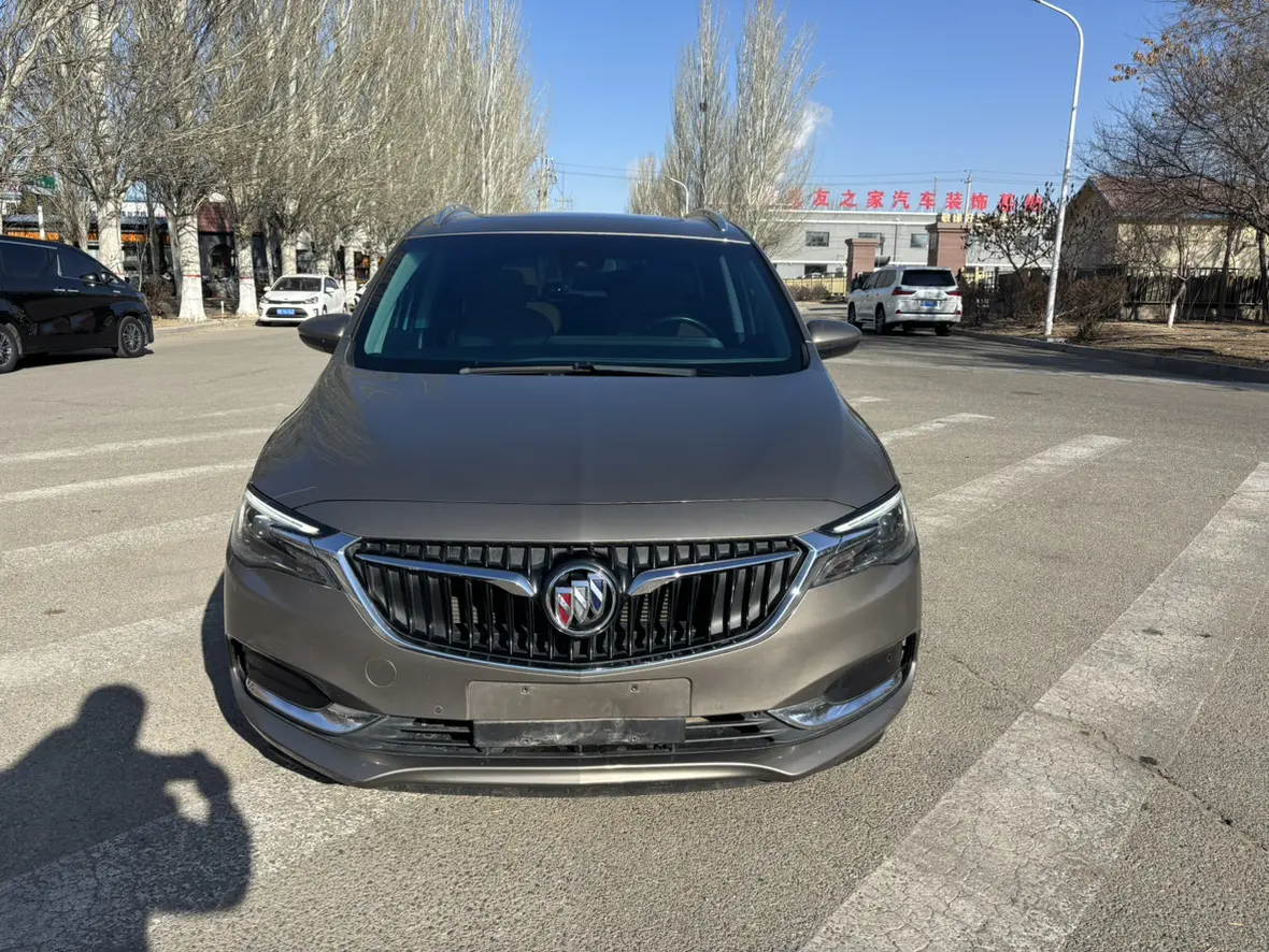 Buick GL6  из Китая