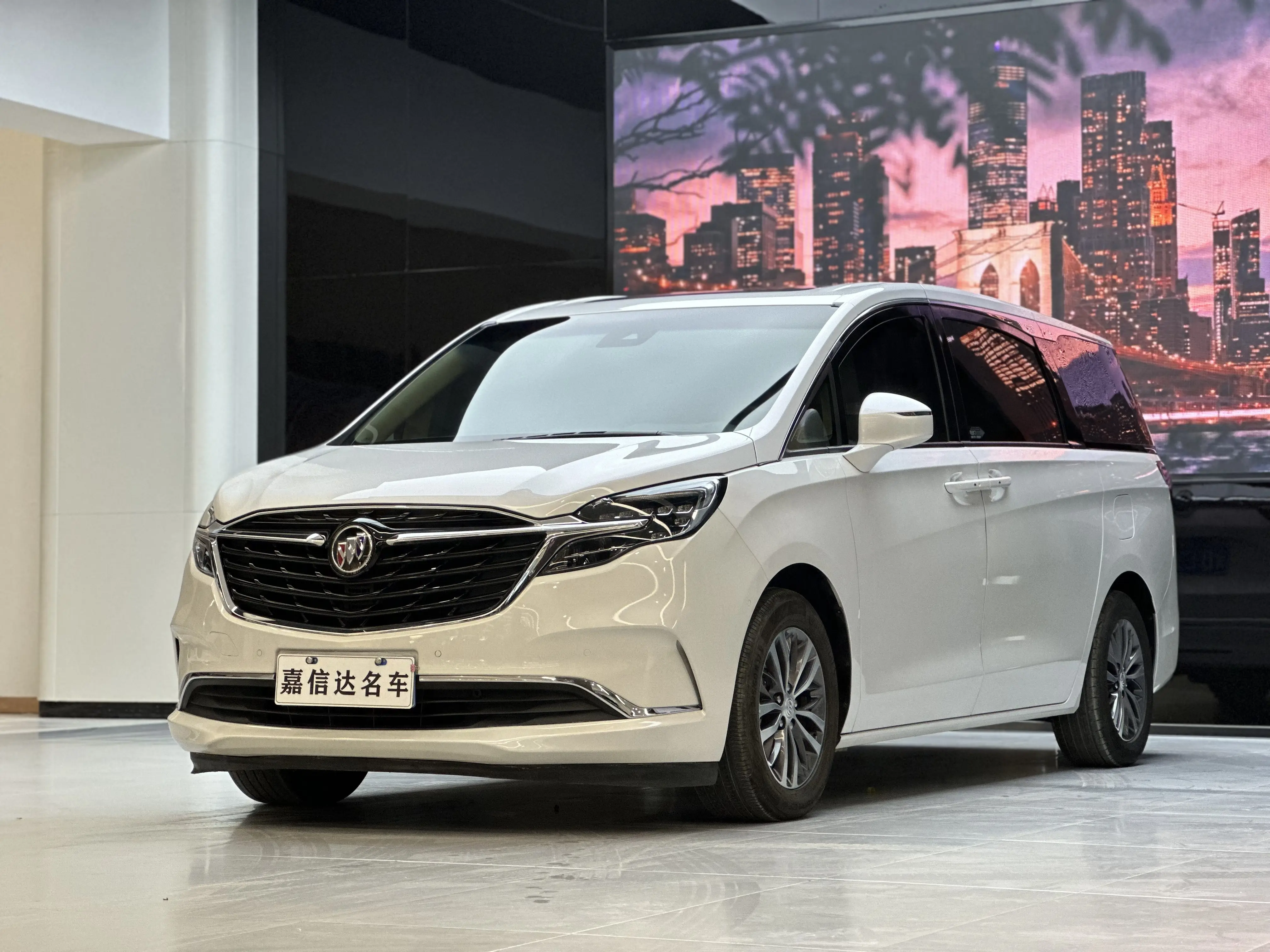 Buick GL8  из Китая