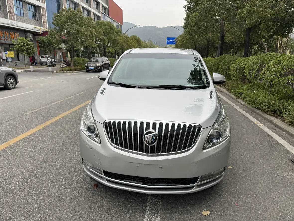 Buick GL8  из Китая