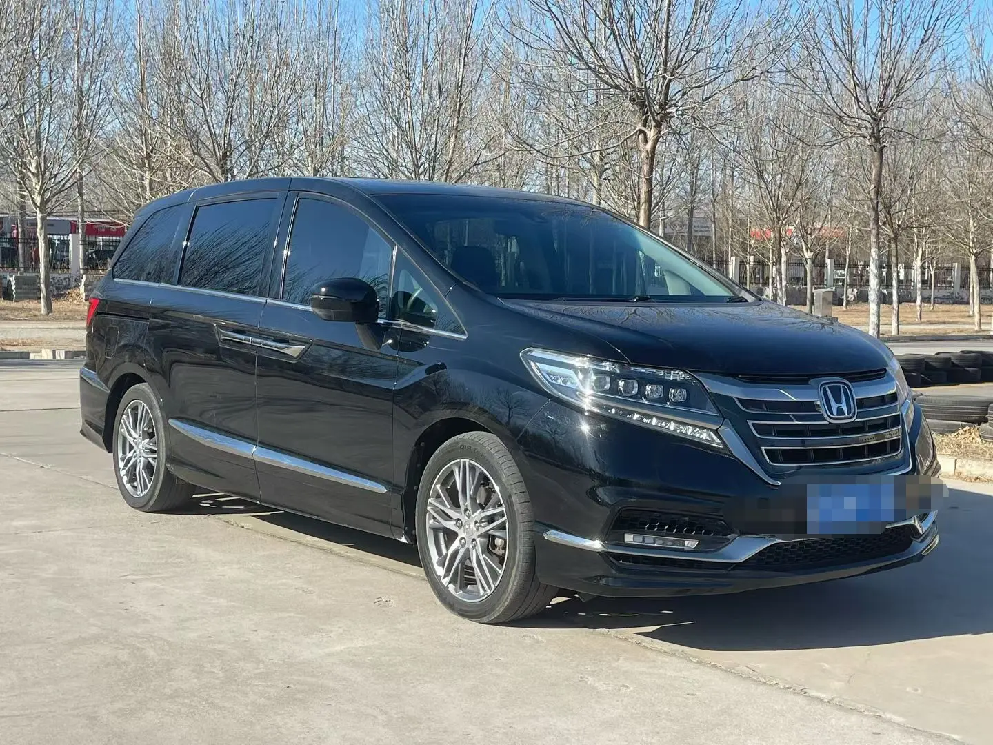 Honda Elysion (Alison)  из Китая