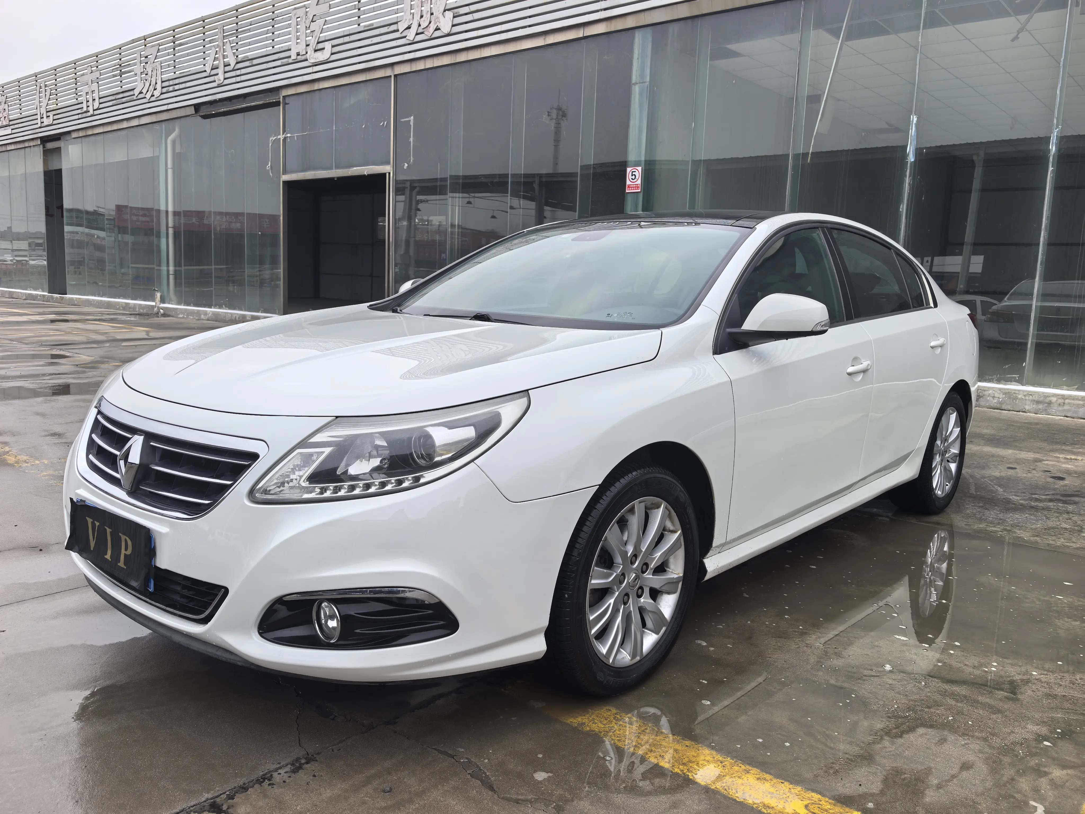 Renault Latitude  из Китая