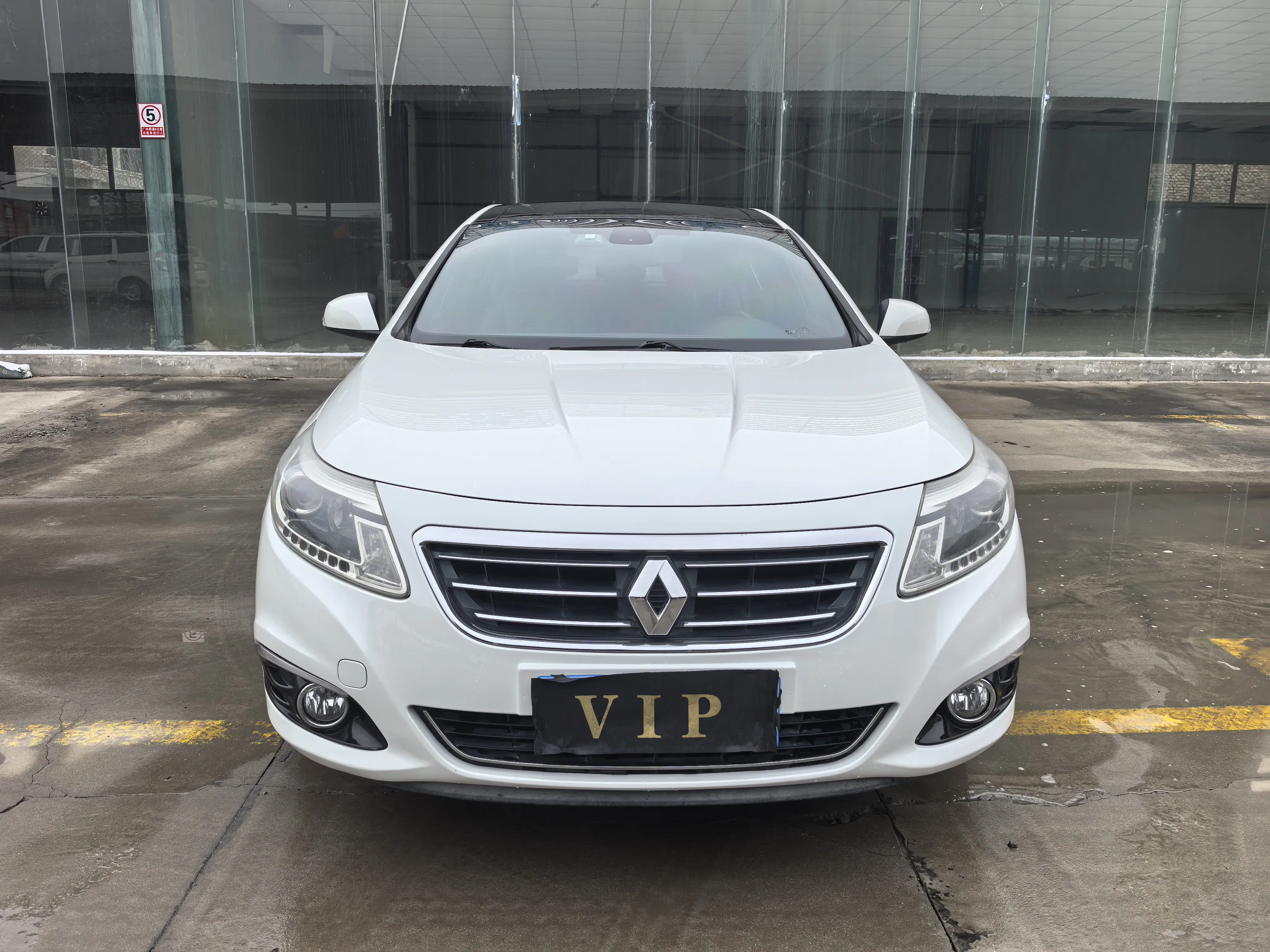 Renault Latitude  из Китая