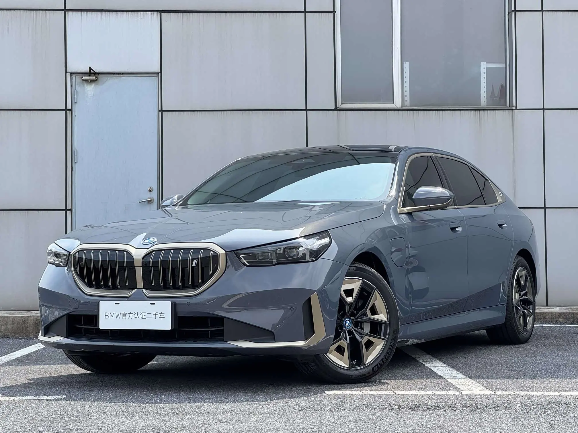 BMW i5