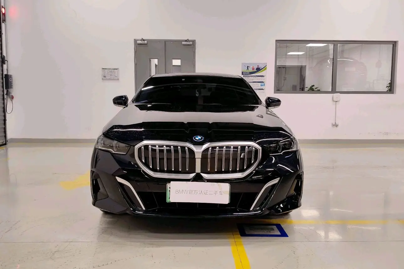 BMW i5  из Китая