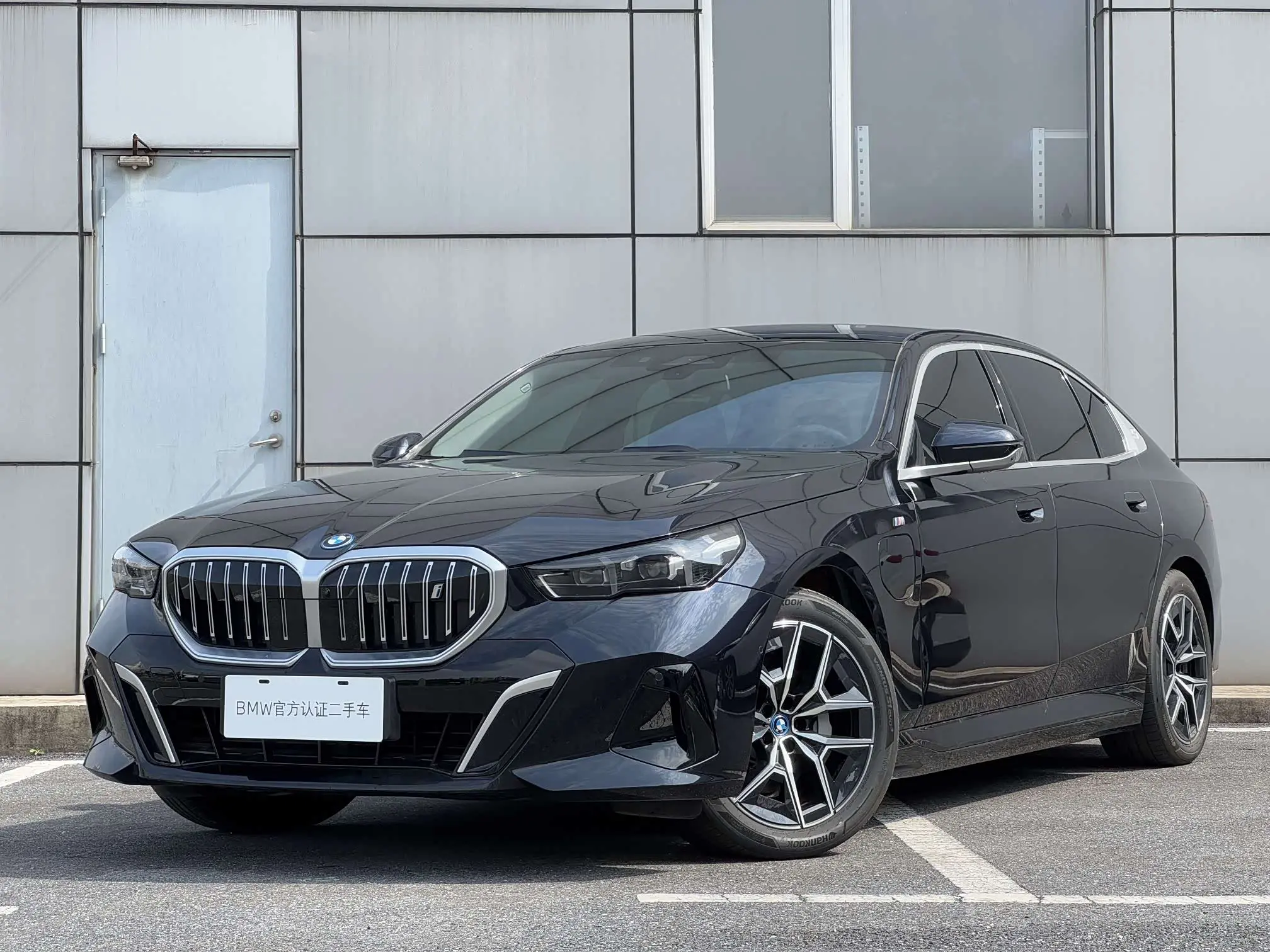 BMW i5