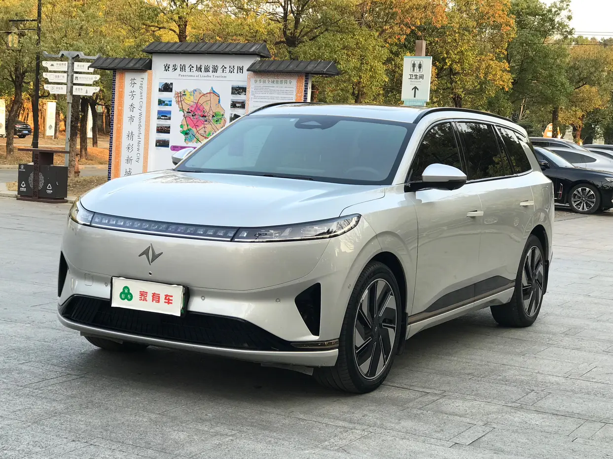 Dongfeng Eπ008  из Китая