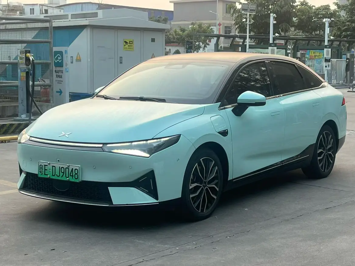 Xpeng P5  из Китая