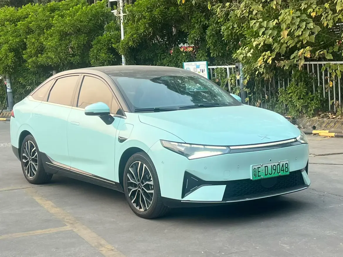 Xpeng P5  из Китая