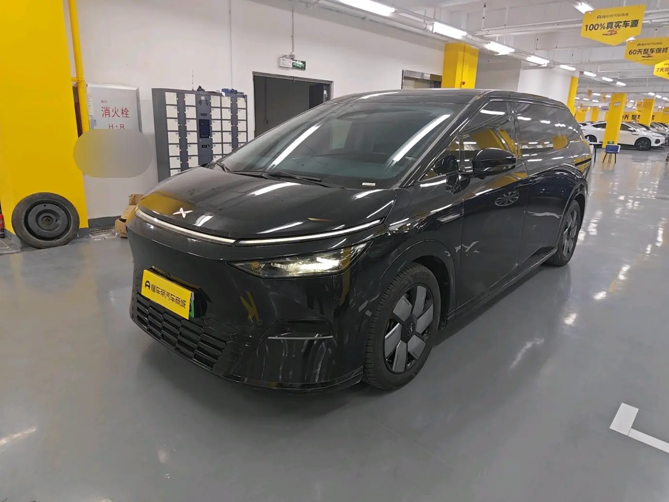 Xpeng X9  из Китая