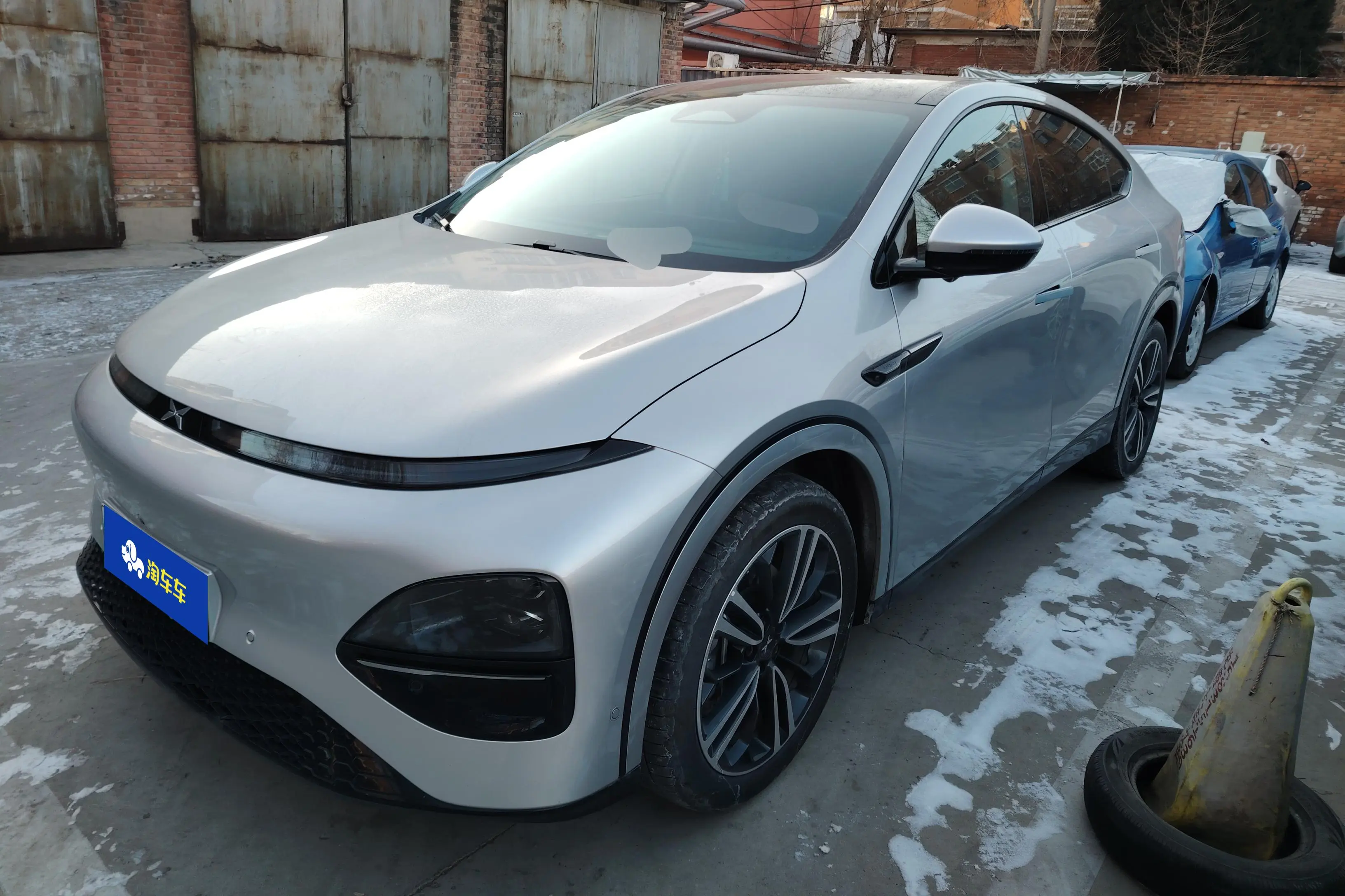 Xpeng G6  из Китая