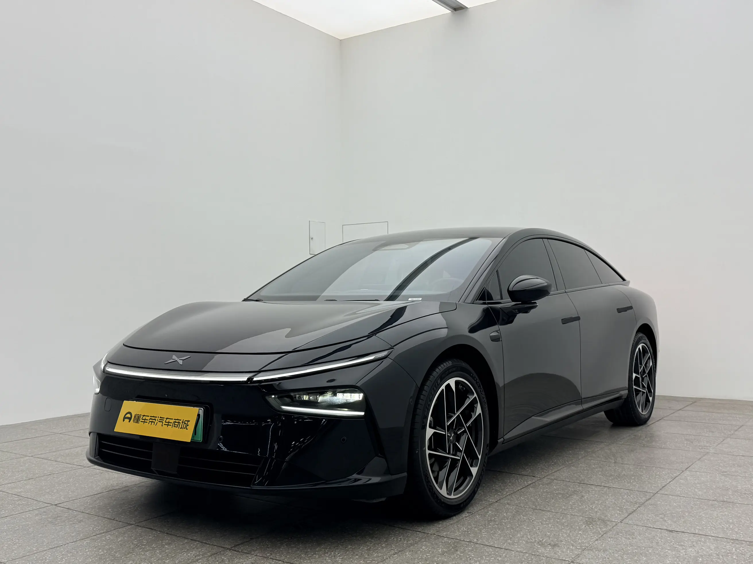 Xpeng P7+  из Китая