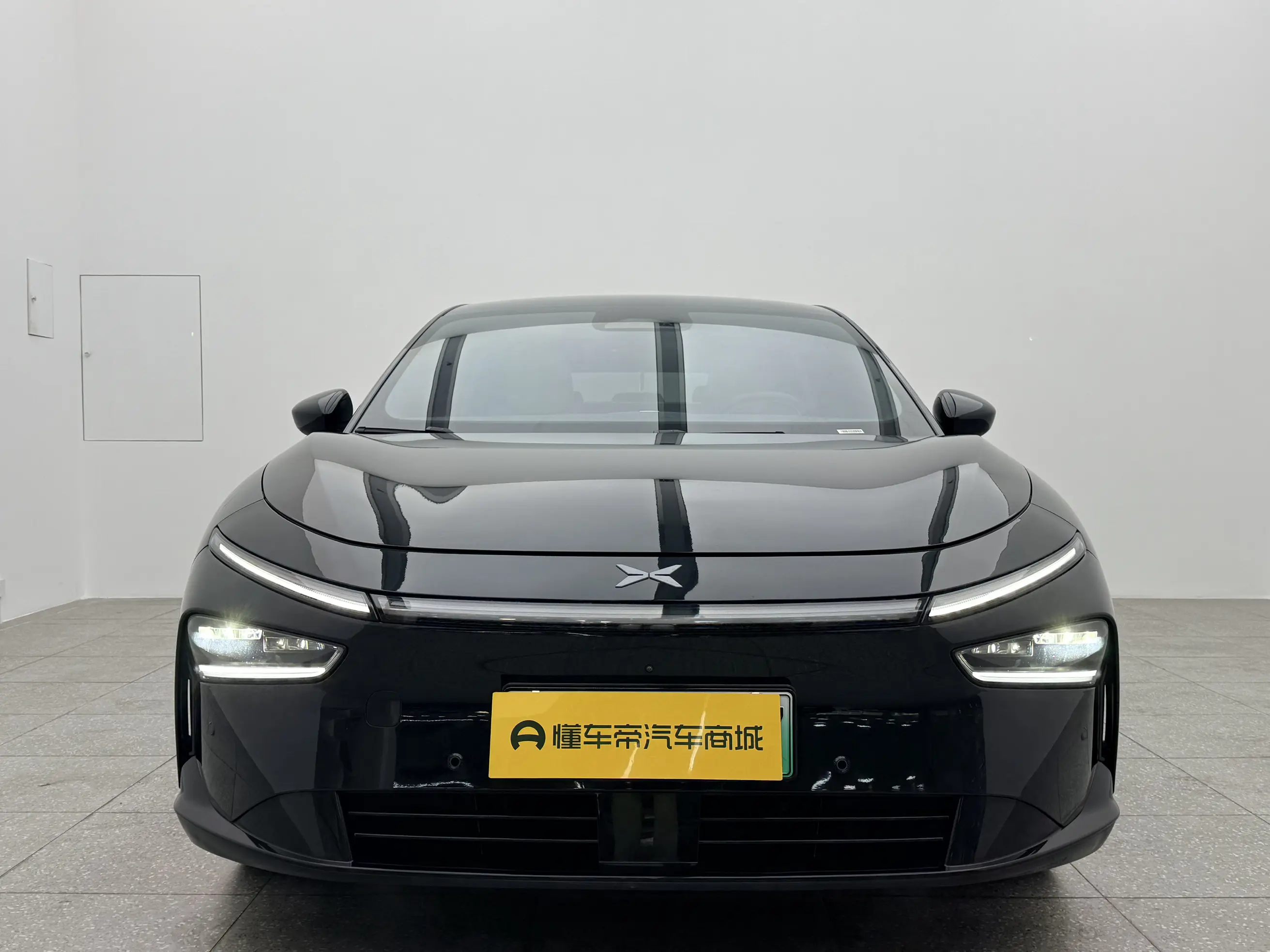 Xpeng P7+  из Китая