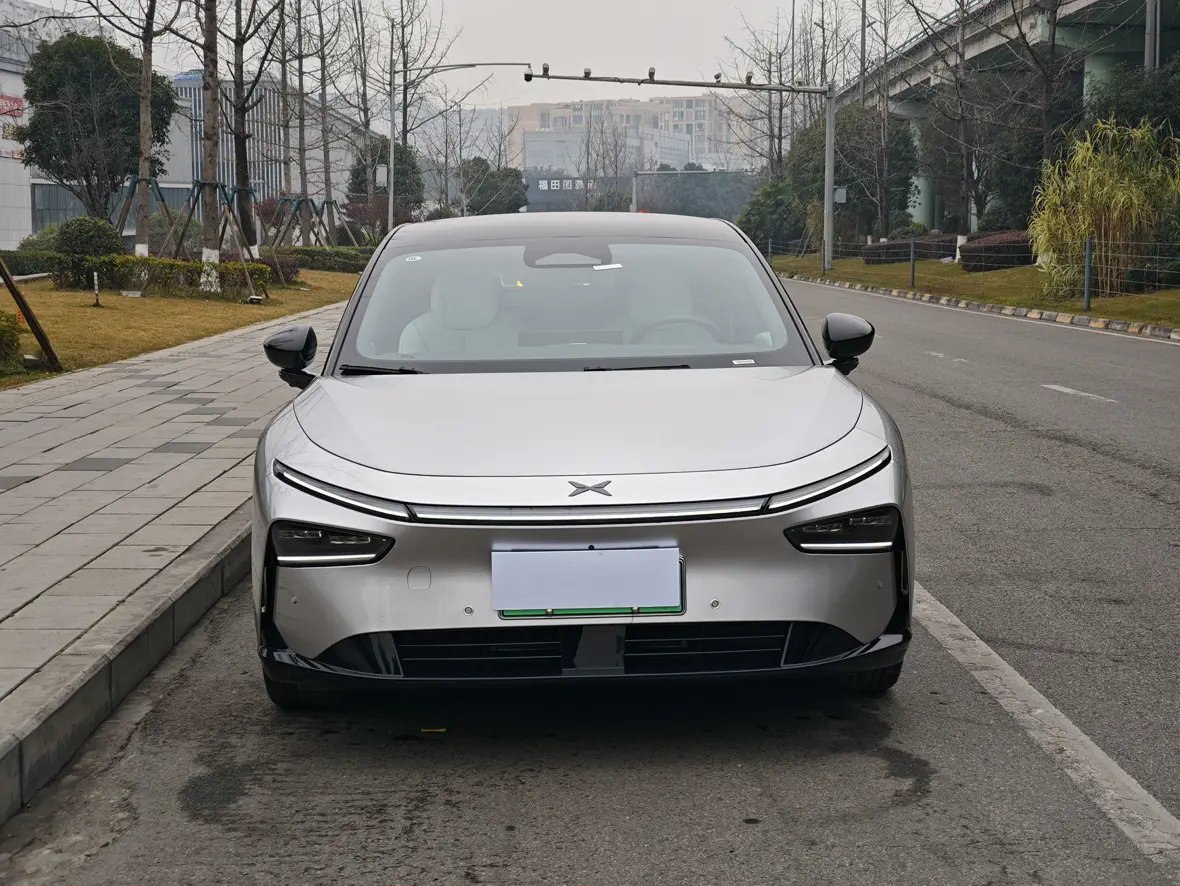 Xpeng P7+  из Китая