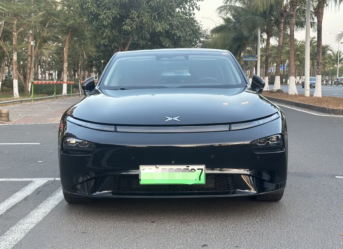 Xpeng P7  из Китая