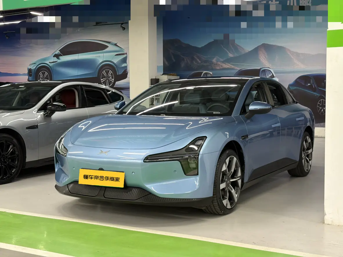 Xpeng Xiaopeng MONA M03  из Китая