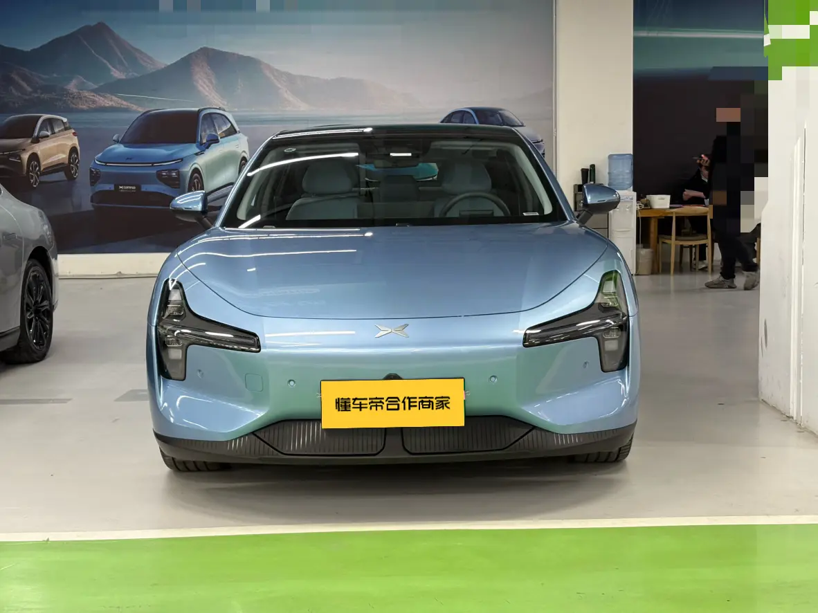 Xpeng Xiaopeng MONA M03  из Китая