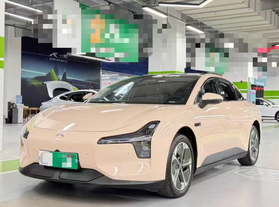 Xpeng Xiaopeng MONA M03  из Китая