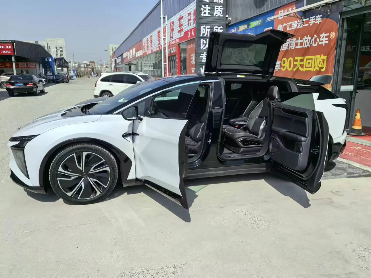 HiPhi X  из Китая