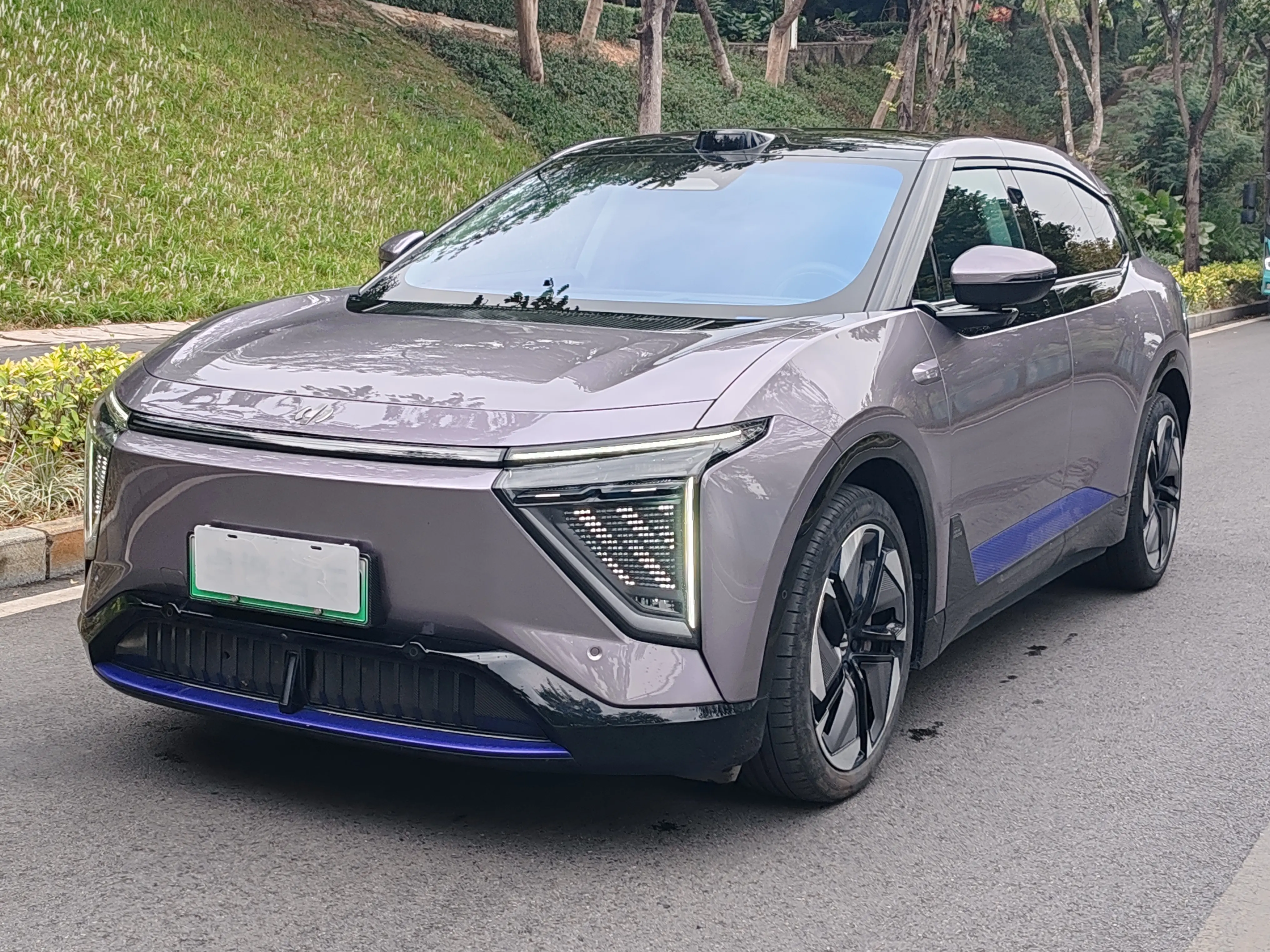 HiPhi Y  из Китая