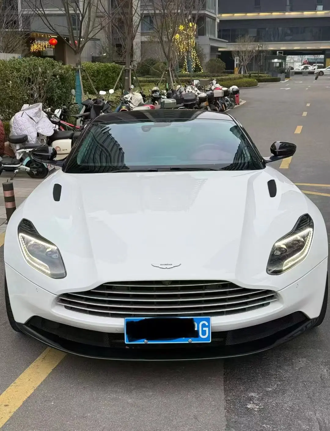 Aston Martin DB11  из Китая