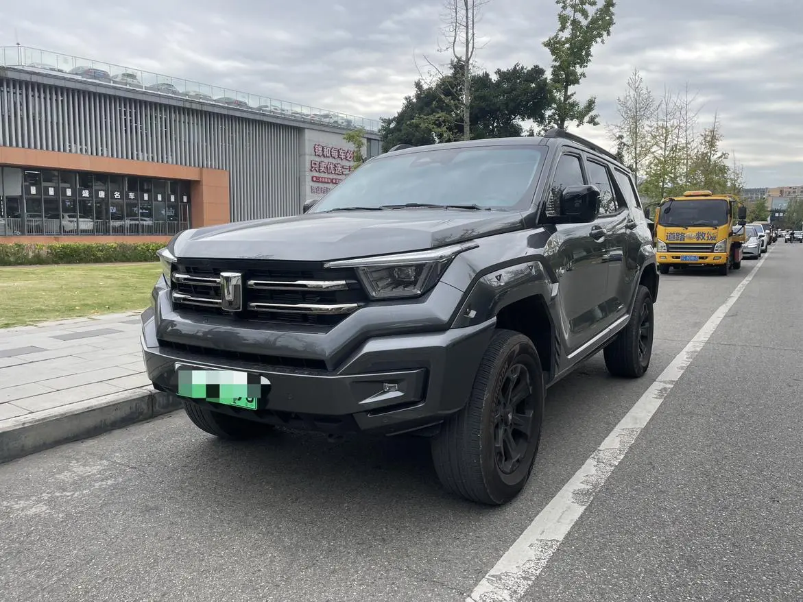 Tank 400 Hi4-T  из Китая